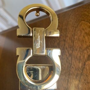 Women’s reversible belt.